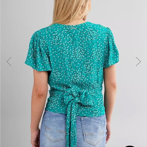 Billabong Wild Gaze Wrap Top. Small. Perfect Condition. Worn once. - Picture 3 of 6